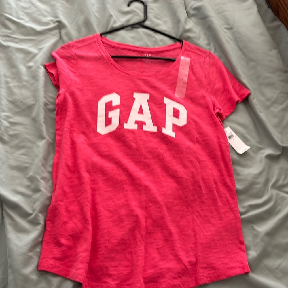 Gap tshirt size small